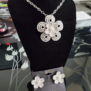 New Boutique Flower Clear Crystal Necklace and Earring Set